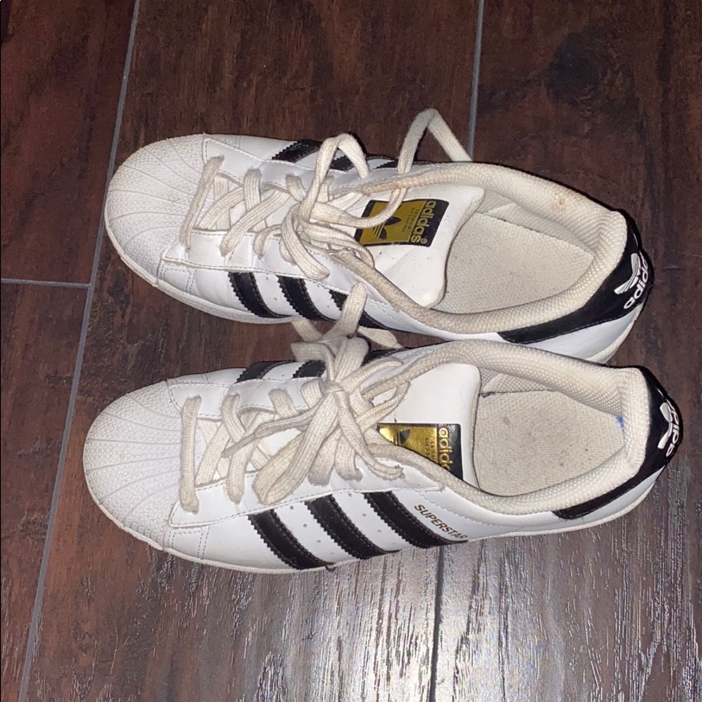 Adidas Superstars - Picture 2 of 6